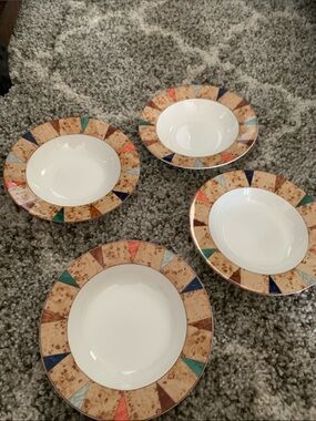 4-Piece Ceramic Soup Bowl Set with Multicolor Geometric Border